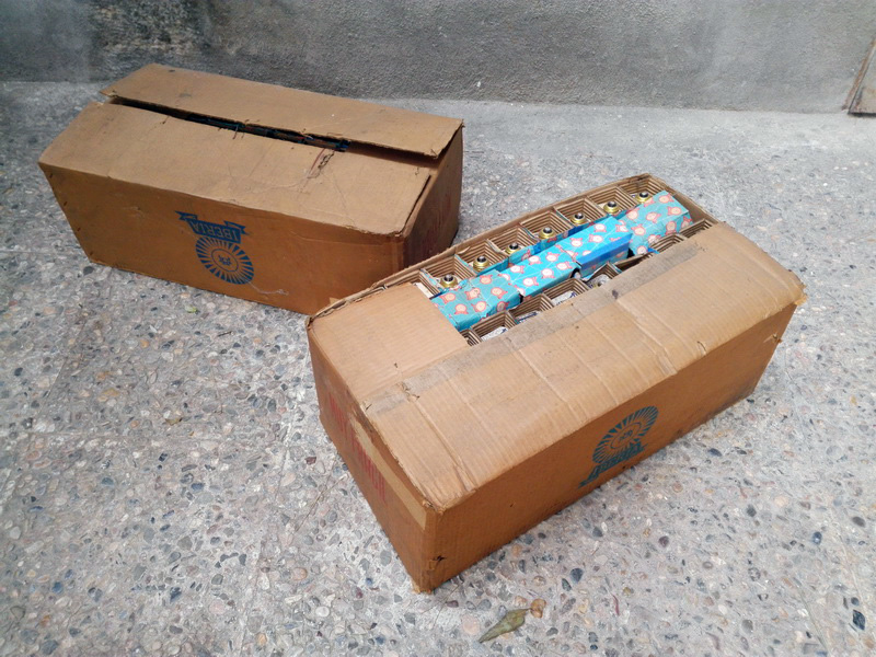 caja bombillas incandescentes antiguas rosca e27 48v 60w 23x64x34 2u